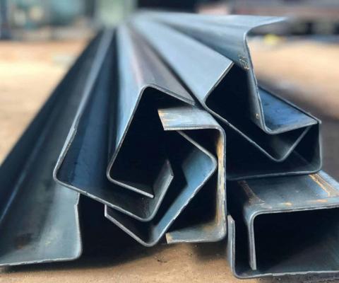 Швеллер гнутый 160х80х4